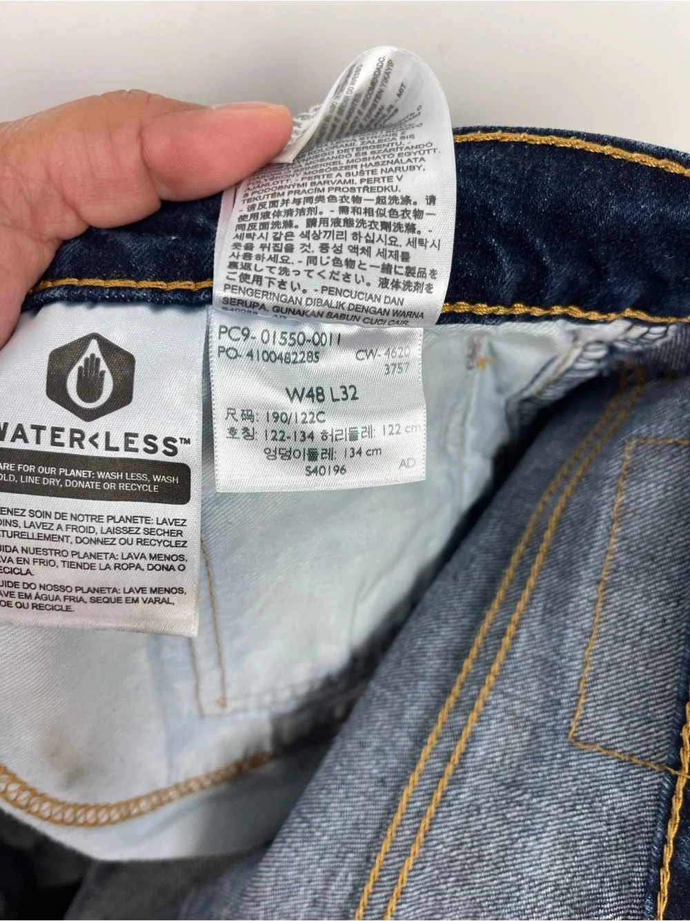 Levi’s 550 Men’s Relaxed Fit Jeans Dark Wash Blue Size 48x32 Classic Straight